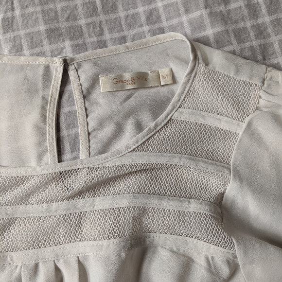 Cute white top - Picture 4 of 4